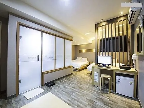 Hotel Cloud 9 Busan